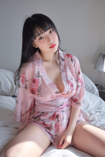 亚洲av婷婷五月产av中文